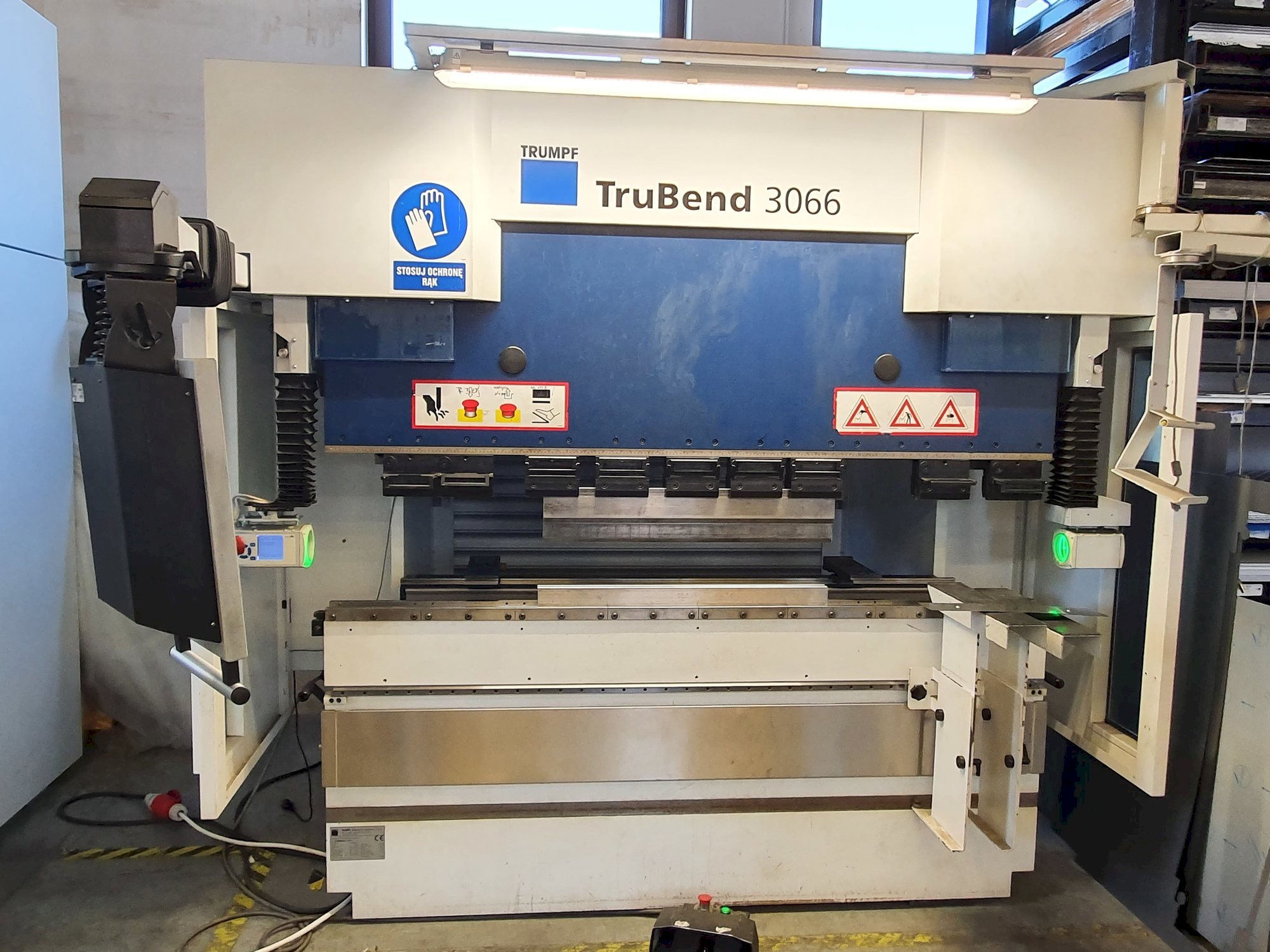 Imágenes numeradas. - Página 24 Front-view-of-trumpf-trubend-3066-machine