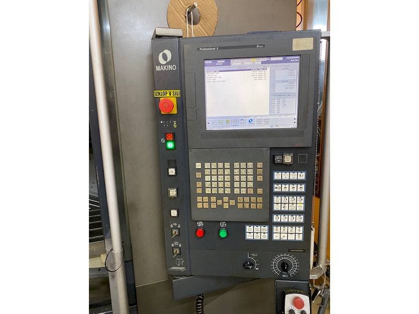 Makino F5 Vertical Machining center