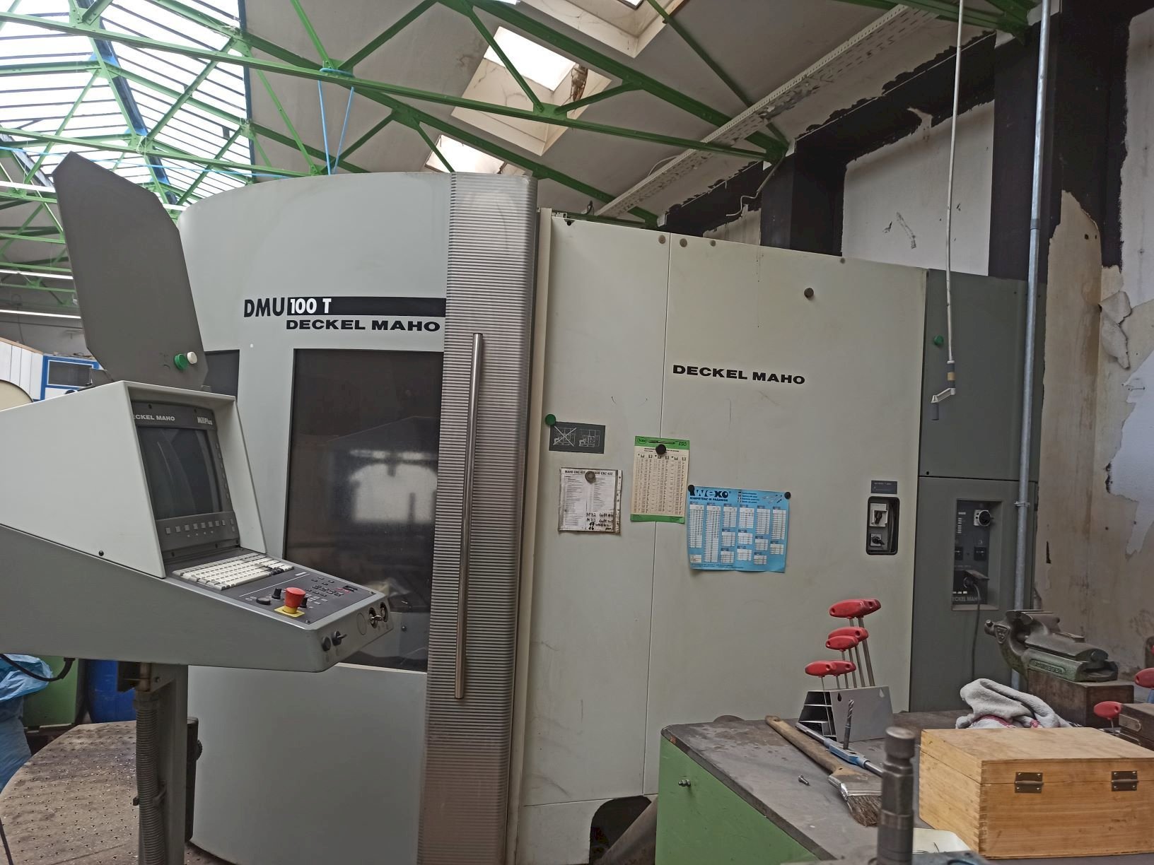 DECKEL MAHO DMU 100T Vertical Machining Center